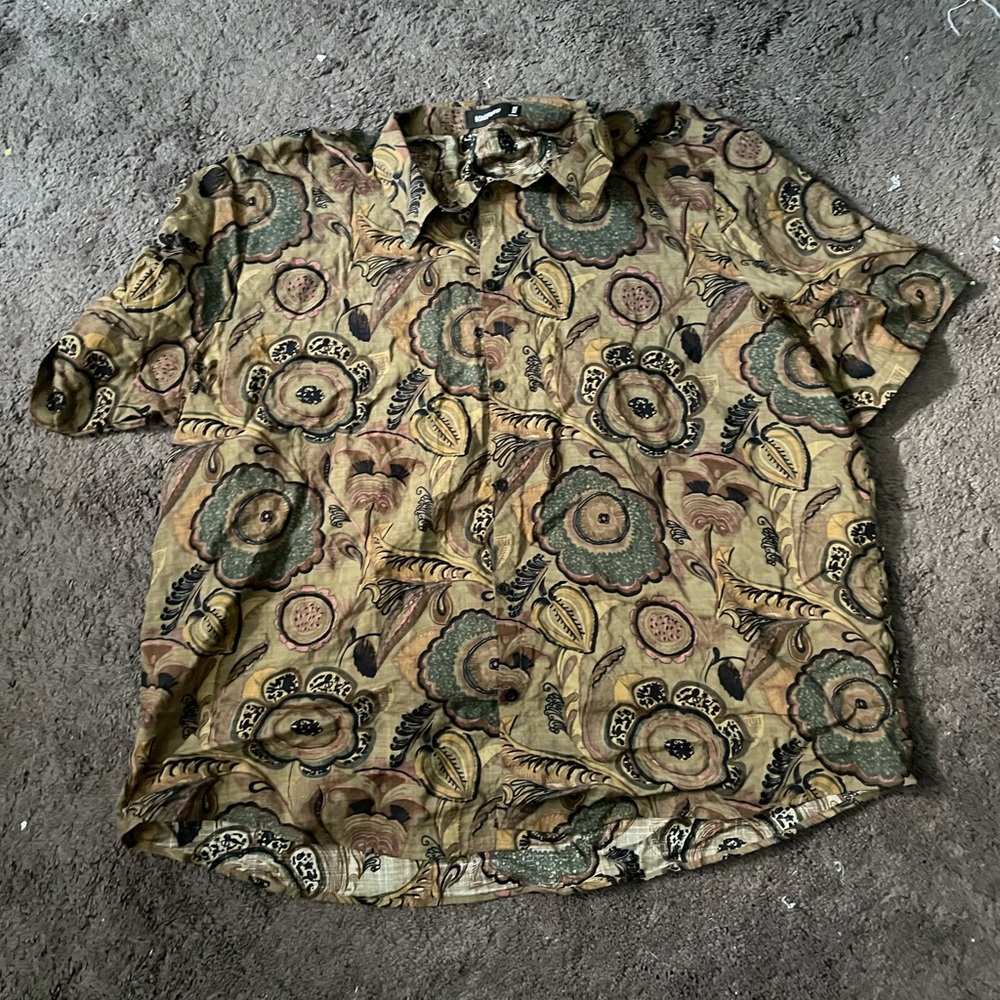 Plus size button down shirt. Size 3XL.